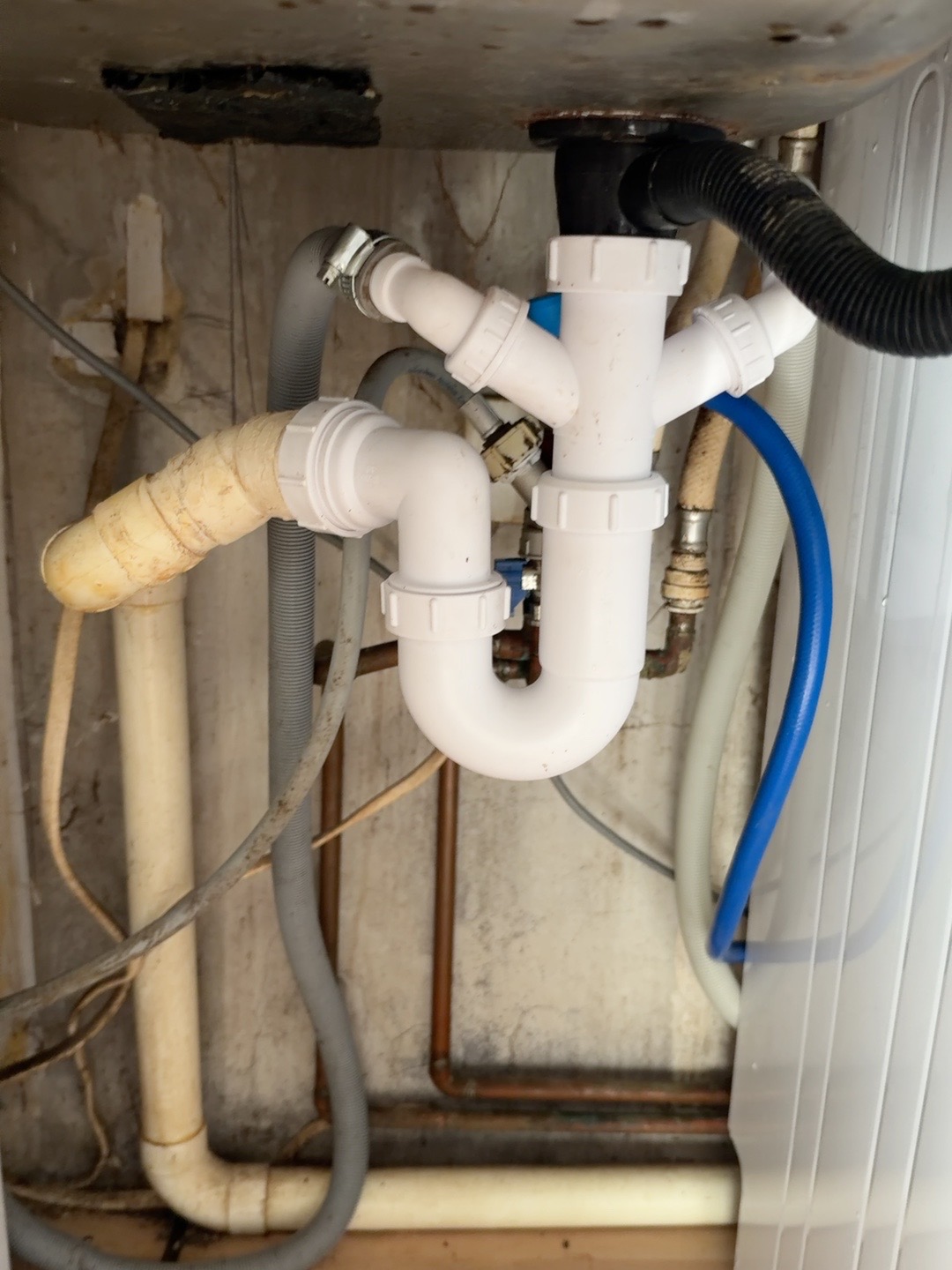 Under-sink waste pipe plumbing repair in Brighton by BELO WORKS